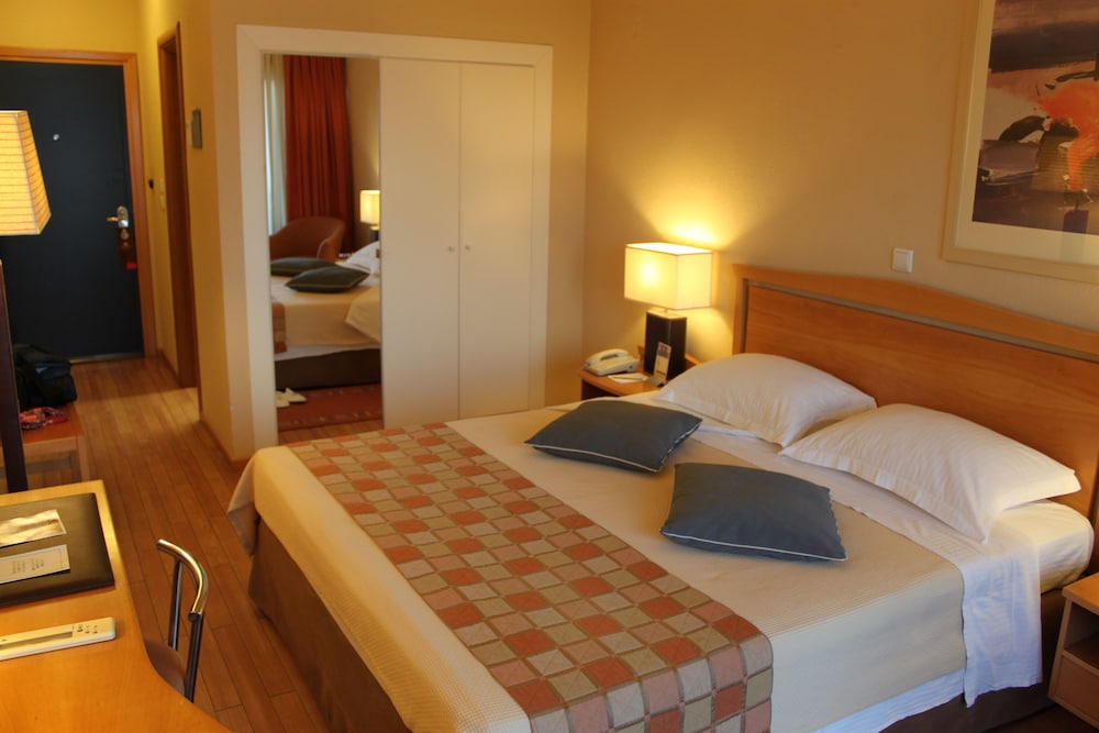 Double or Twin Room, Mountain View (with Extra Bed) photo 1