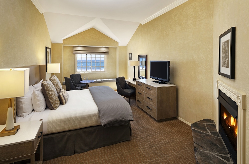 Deluxe Room, 1 King Bed, Fireplace, Ocean View - Photo 5