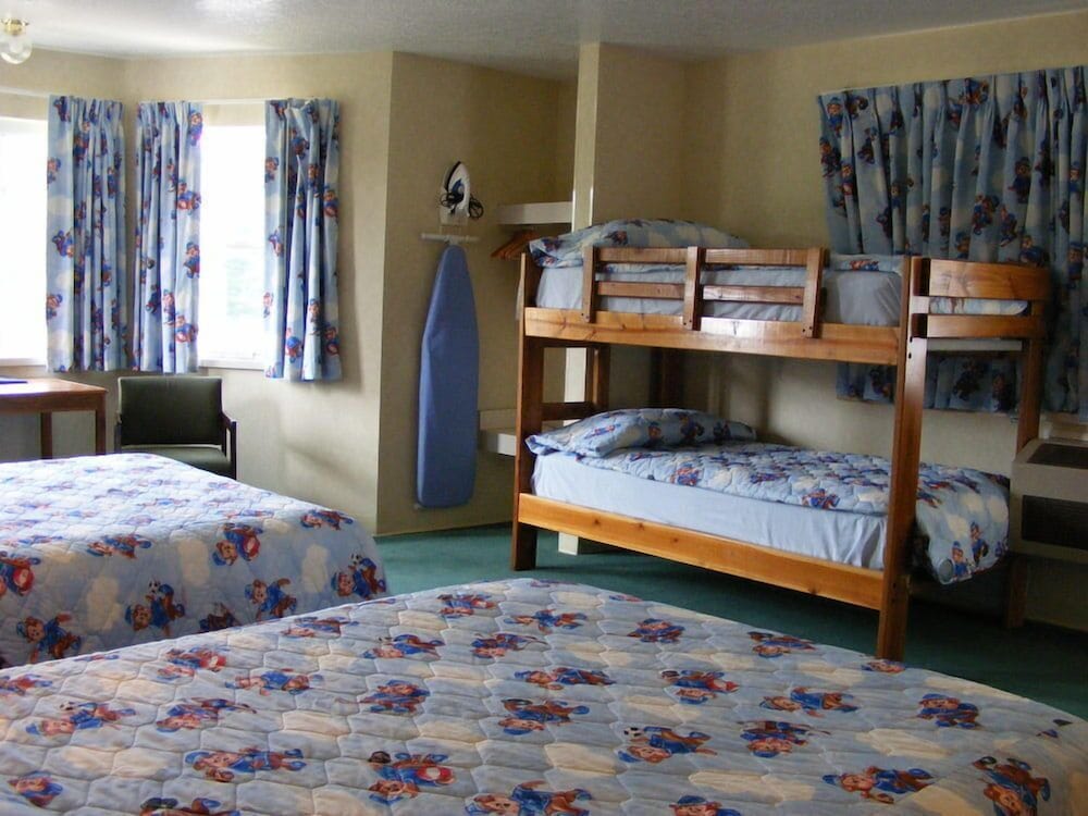 Family Room, 2 Double Beds and 1 Twin Bund Bed, Balcony photo 1