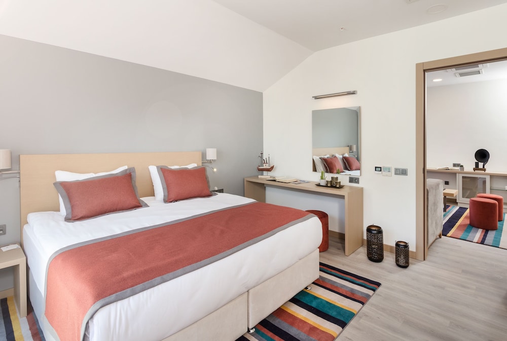 Suite, 1 King Bed, Non Smoking - Photo 4