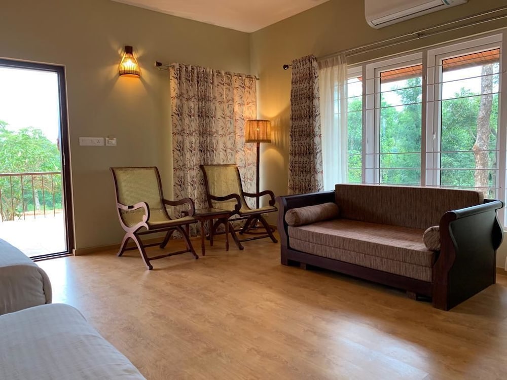 Deluxe Room, 1 Bedroom - Photo 9