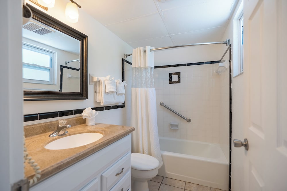 Motel Room With Kitchen Units #24, #25, #26, & #27 (at Tropical Breeze) photo 3