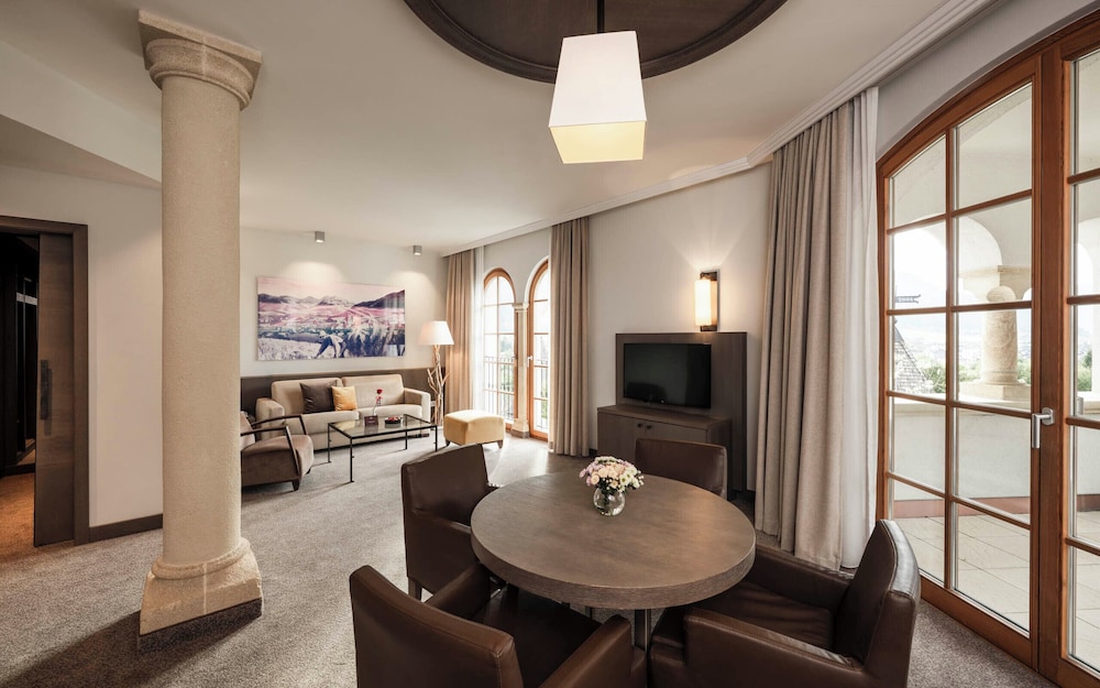 Emperor Suite - Photo 3