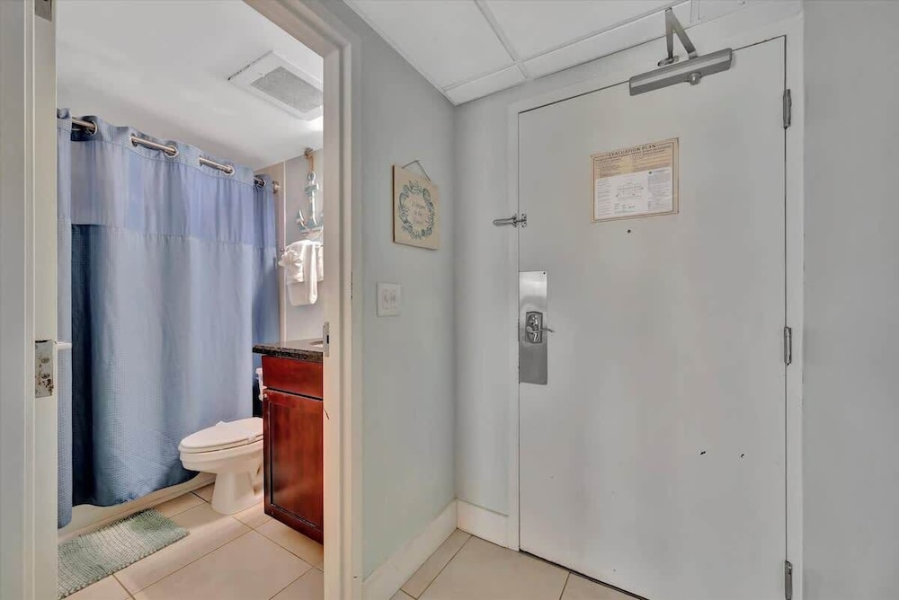 Deluxe Studio, 2 Queen Beds photo 2