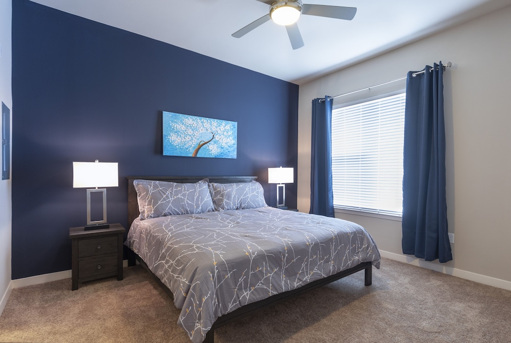 Executive Condo, 1 King Bed with Sofa bed