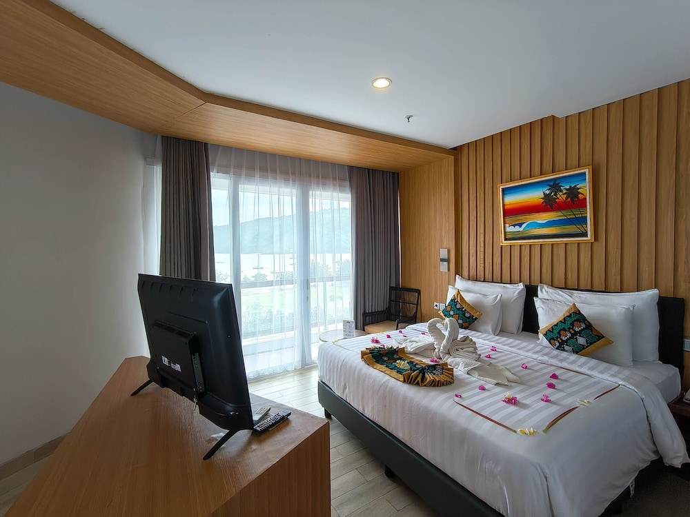 Suite Room - Photo 1