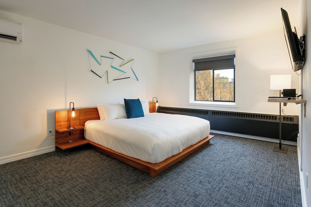 Grand Room, Mobility Accessible, Kitchen photo 2