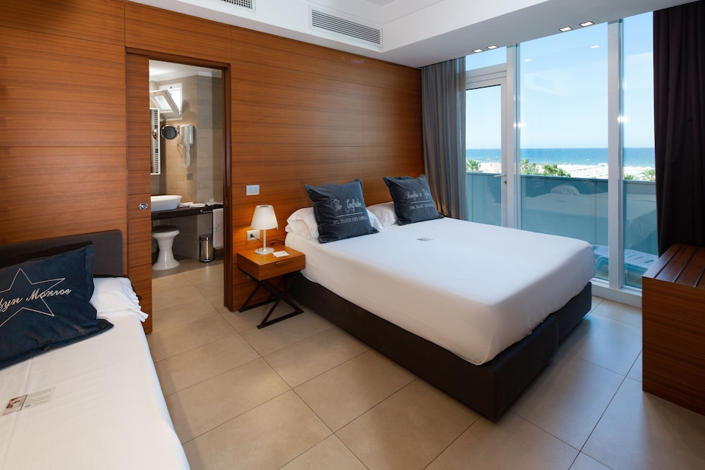 Junior Suite, Multiple Beds, Jetted Tub, Sea View - Photo 1