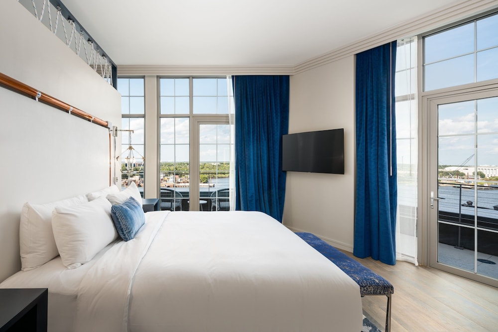 Executive Studio Suite, 1 King Bed with Sofa bed thumbnail 5