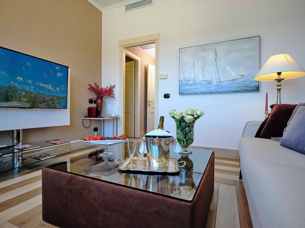 Suite, 1 Double Bed, Sea View - Photo 6