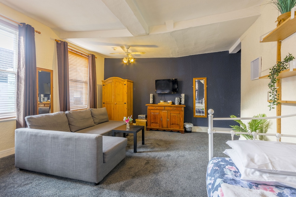 Suite, Ensuite photo 2