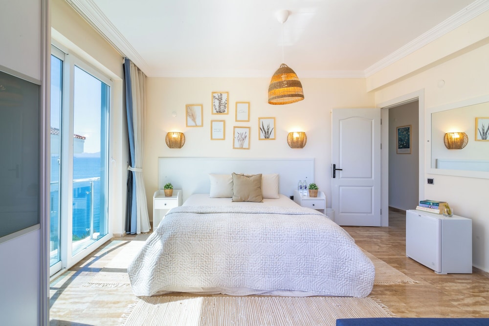 Classic Room, 1 Bedroom, Partial Sea View