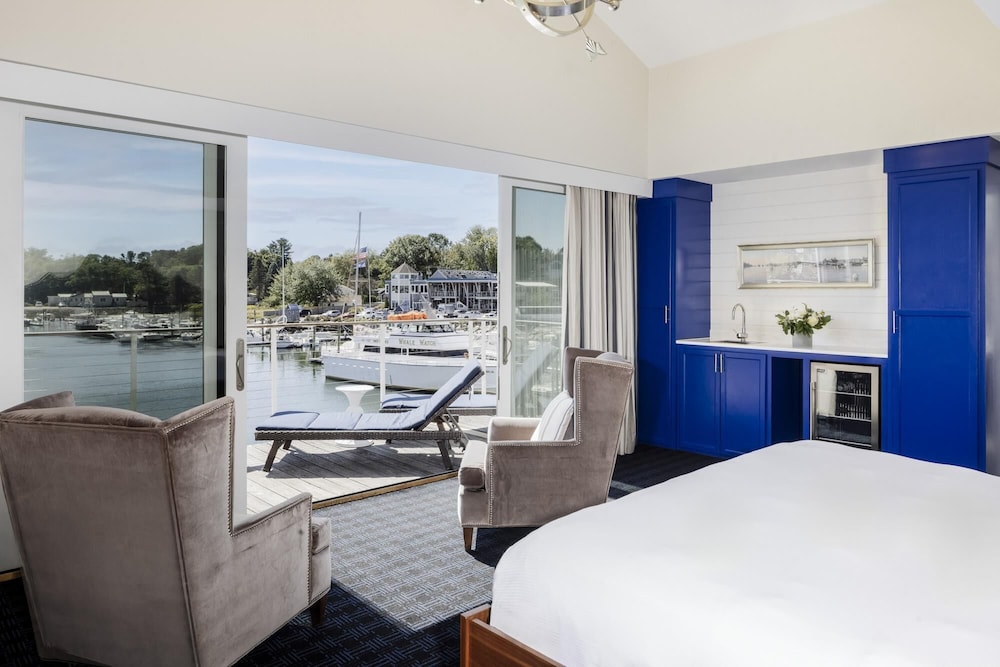 Suite (Admiral Suite with Deck) photo 2