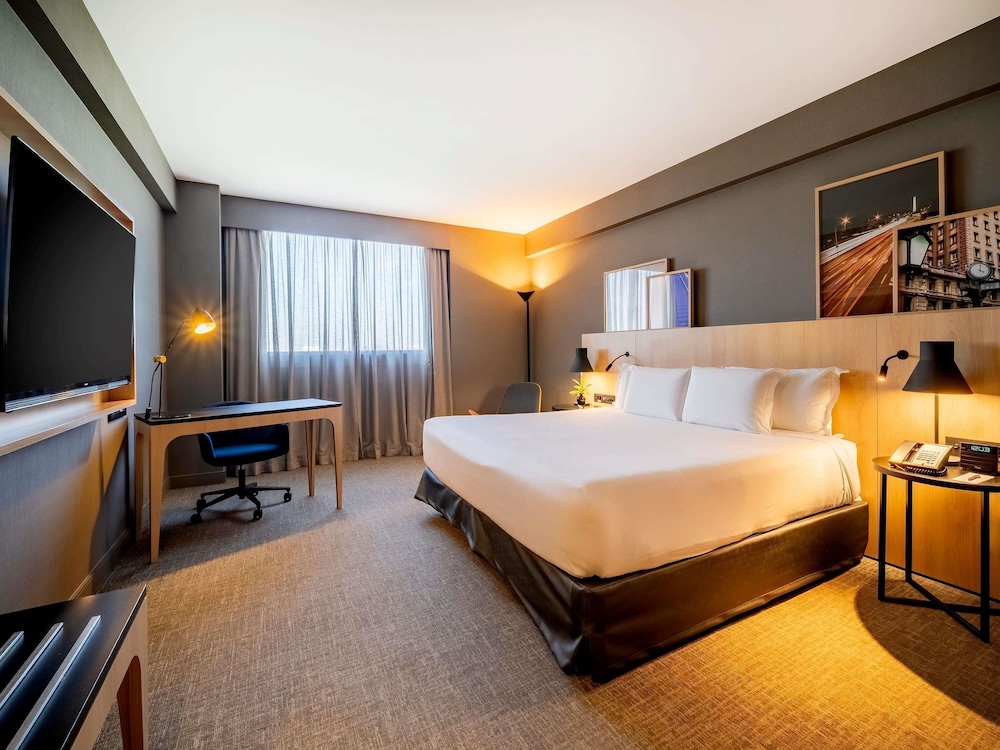 Executive Room, 1 King Bed, Bathtub (Club Lounge Access)