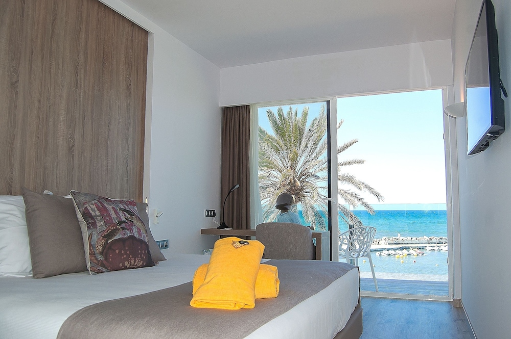 Standard Double Room, Balcony, Sea View - Photo 2