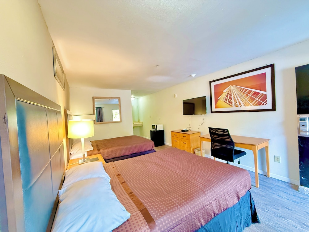 Suite, 2 Double Beds, Smoking photo 3