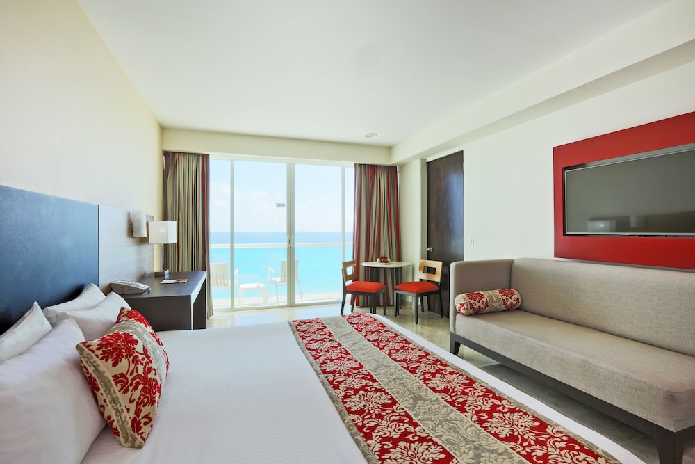 Krystal Club with Balcony Ocean View, King Bed - Photo 3