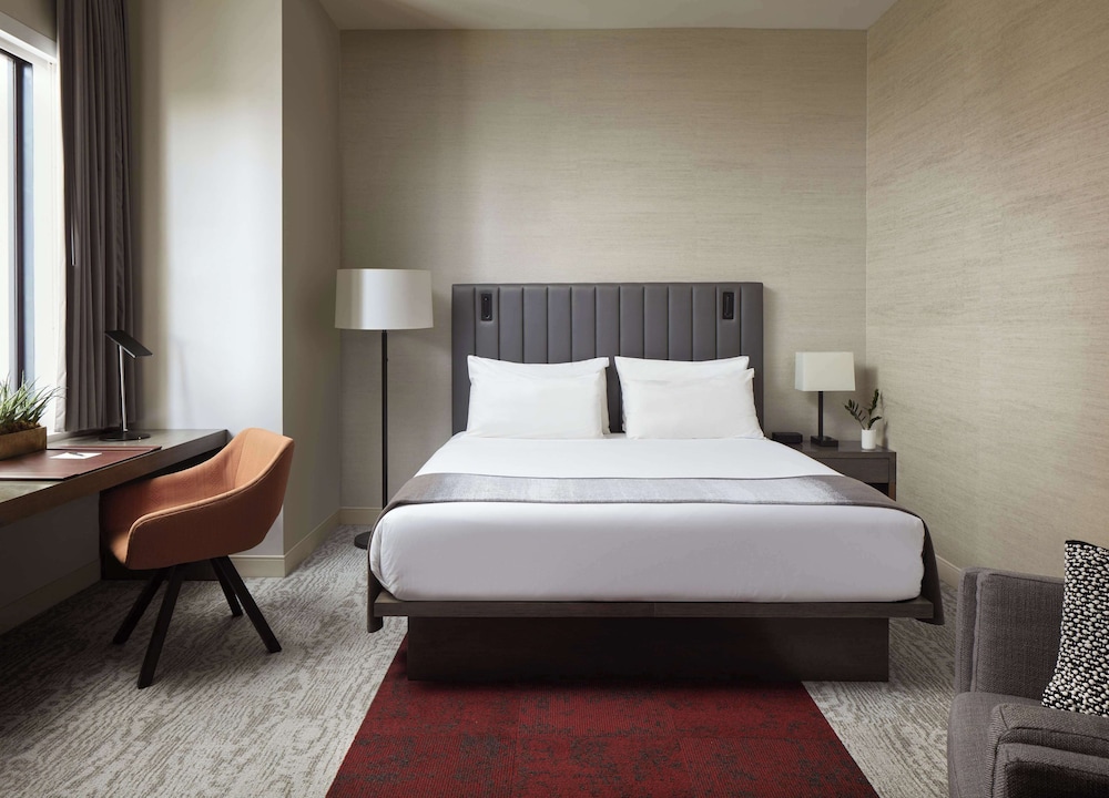 Suite, 1 King Bed, City View - Photo 1