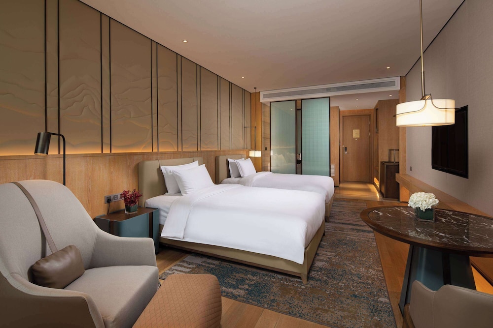 Superior Room, 2 Twin Beds, Smoking, River View