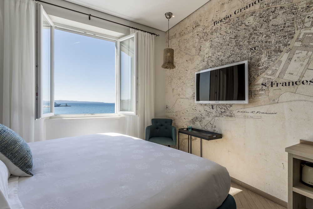 Deluxe Room, Sea View photo 3