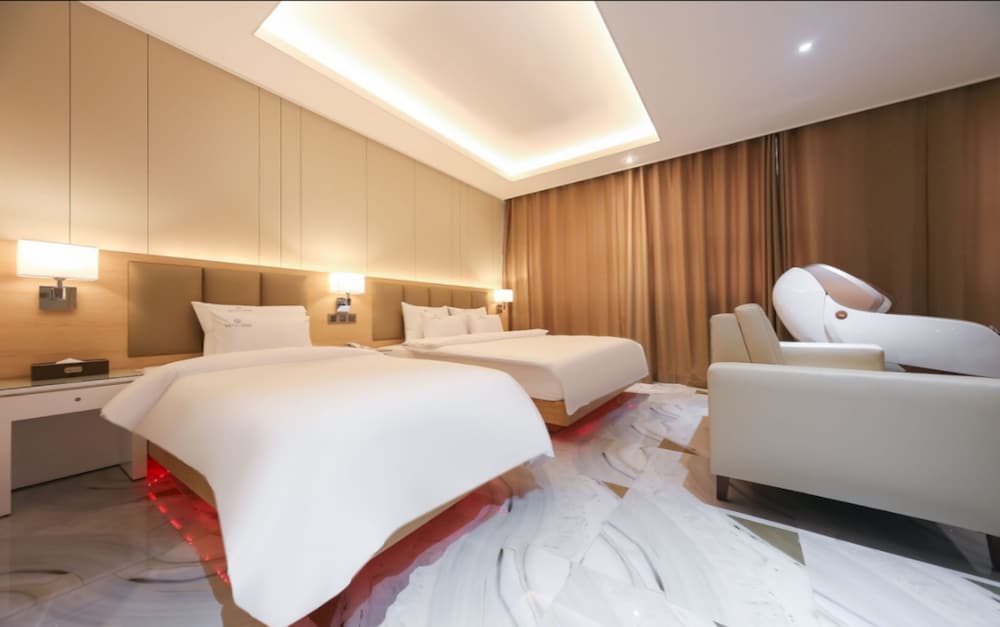 Royal Twin Room (Extra Person Fee Check On-site) - Photo 4