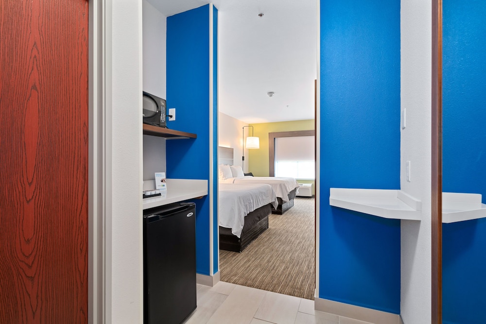 Standard Room, 2 Queen Beds - Photo 1