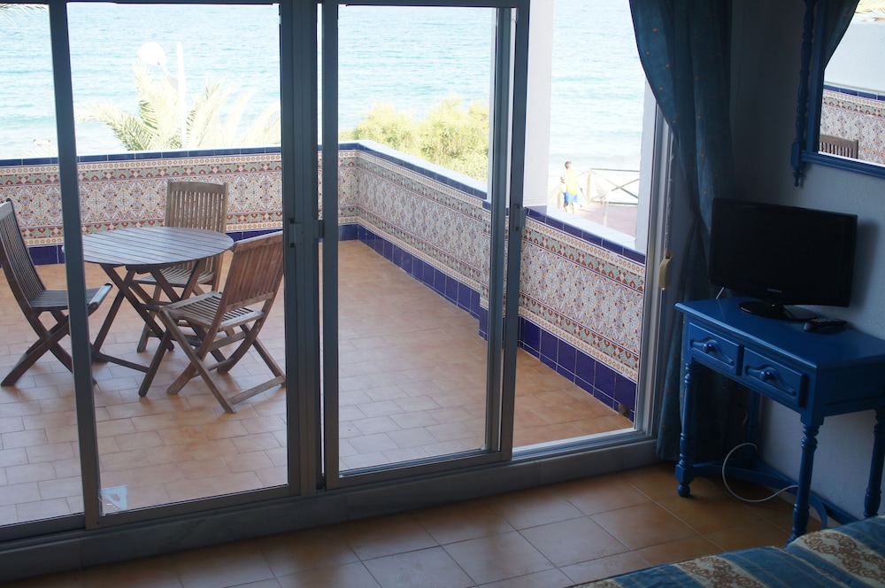 Twin Room, 1 Bedroom, Beach View photo 3