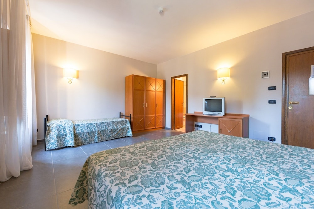Family Quadruple Room photo 3