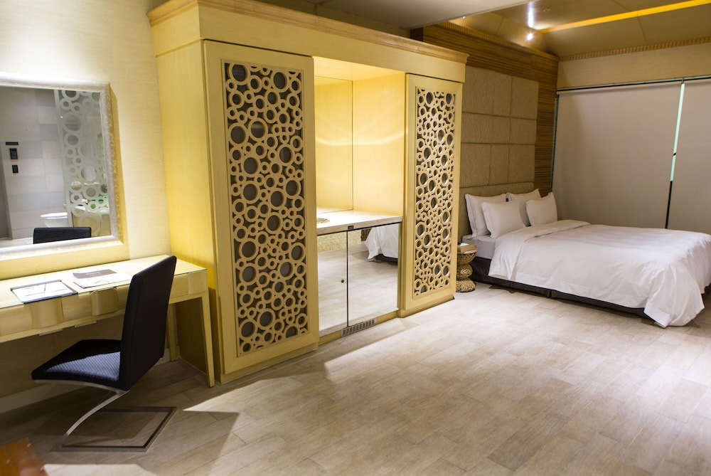 Paragon Suite (Check in time starts from 6pm) photo 3