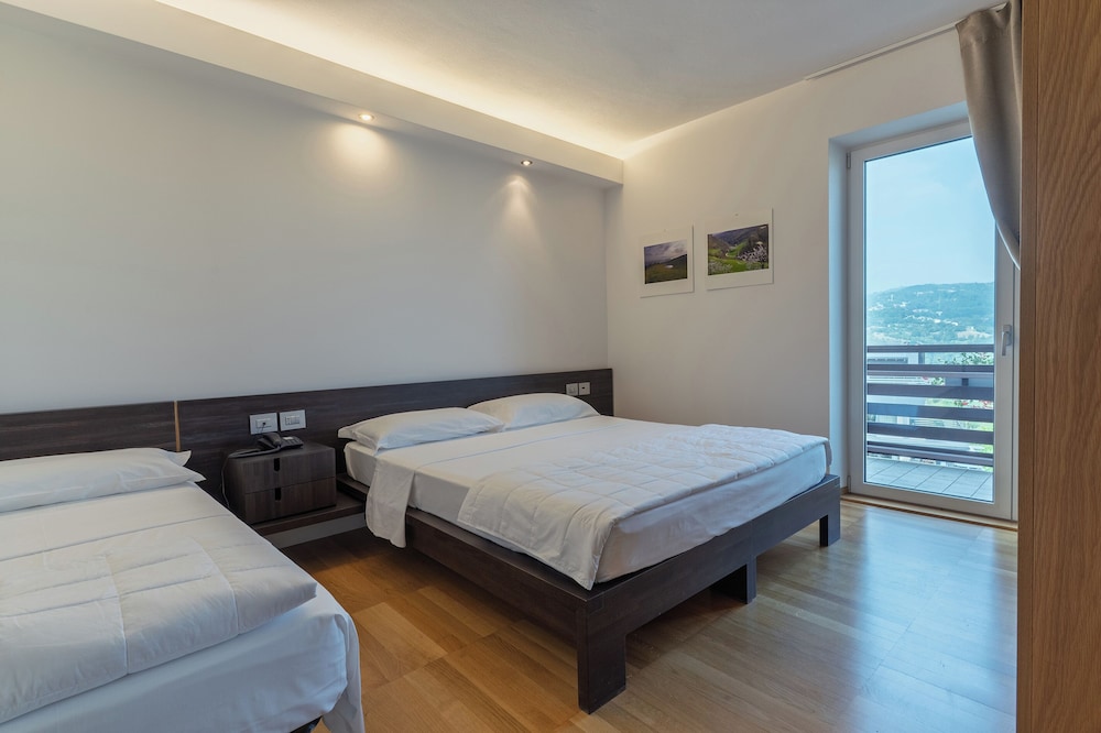 Triple Room, Balcony photo 1