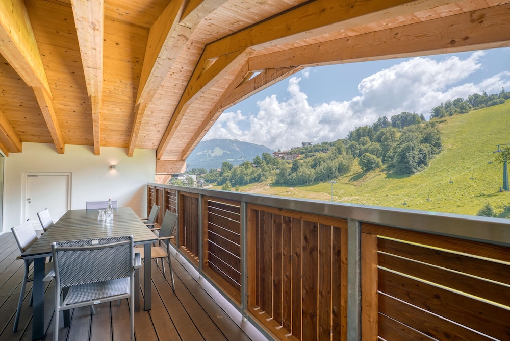 Apartment, 3 Bedrooms, 2 Bathrooms, Mountainside photo 1