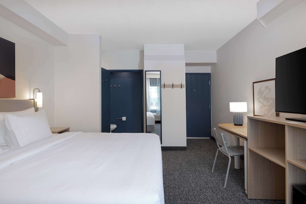 Room, 1 King Bed - Photo 3