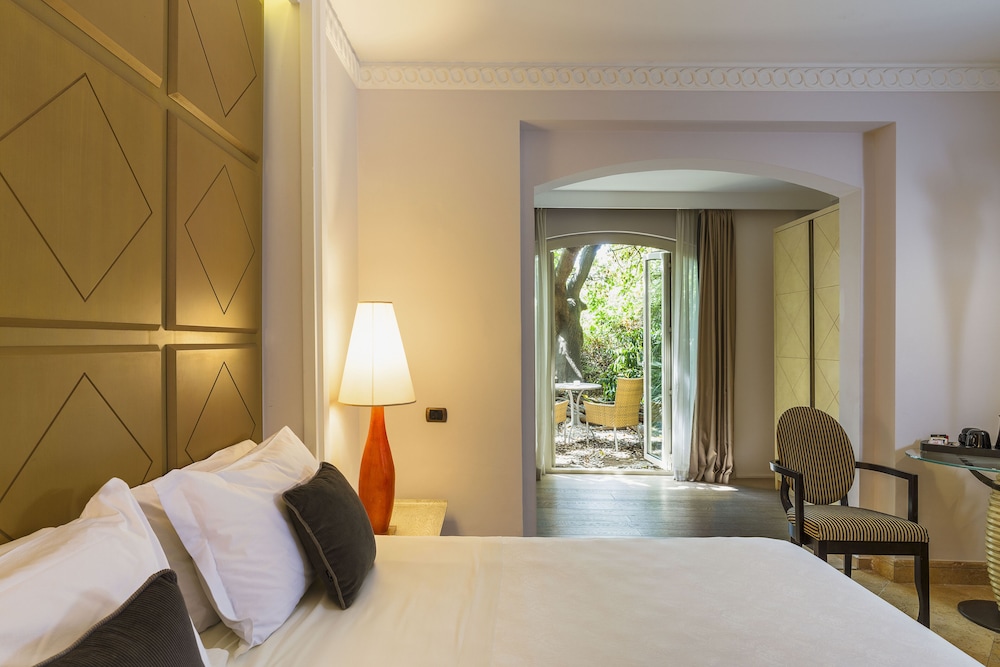 Classic Double or Twin Room - Photo 8