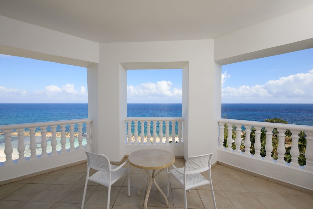 Junior Room, Oceanfront (deluxe)