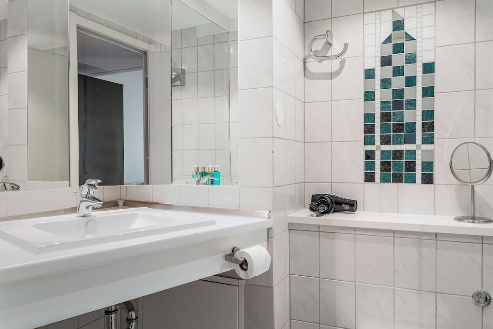 Exclusive Suite, 1 King Bed, Non Smoking (Larger Room) - Photo 11