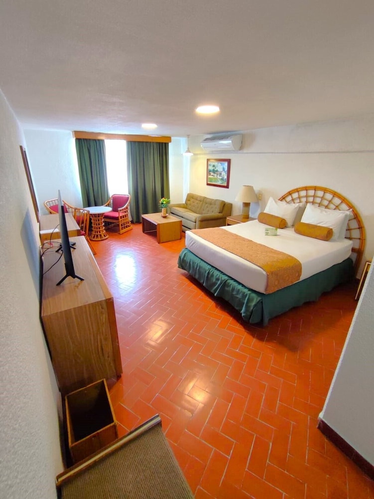 Junior Room, City View