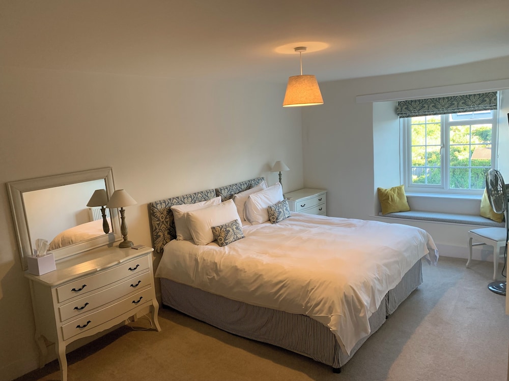 Deluxe Double or Twin Room, Ensuite photo 3