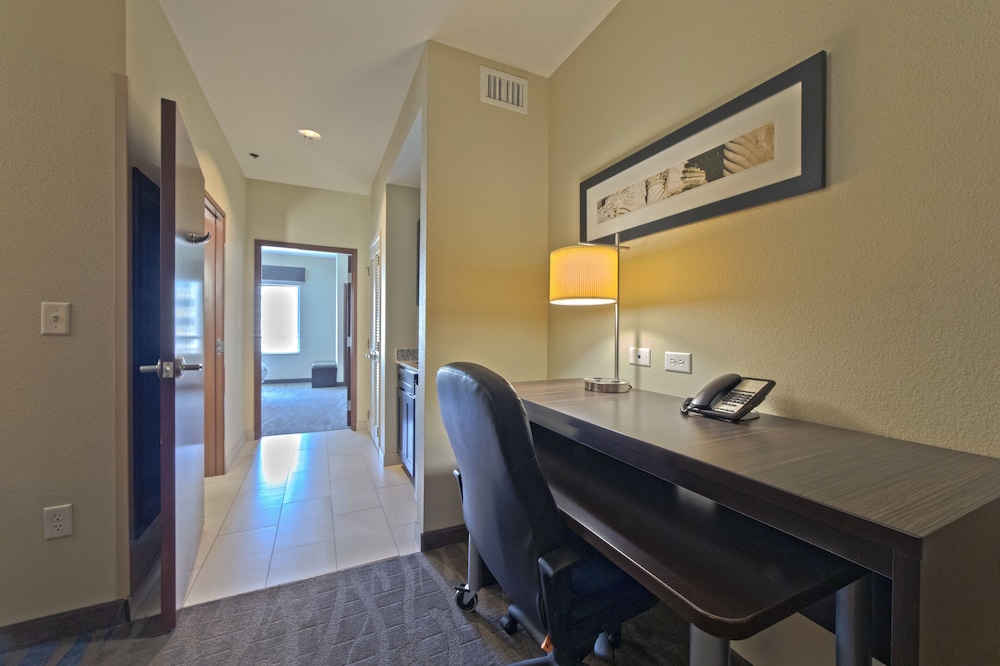 Suite, 1 Bedroom, Accessible - Photo 8