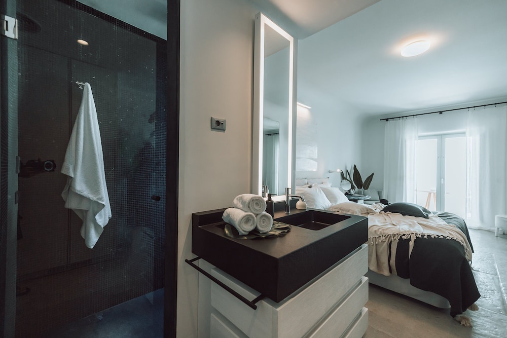 Standard Double Room, 1 King Bed - Photo 4