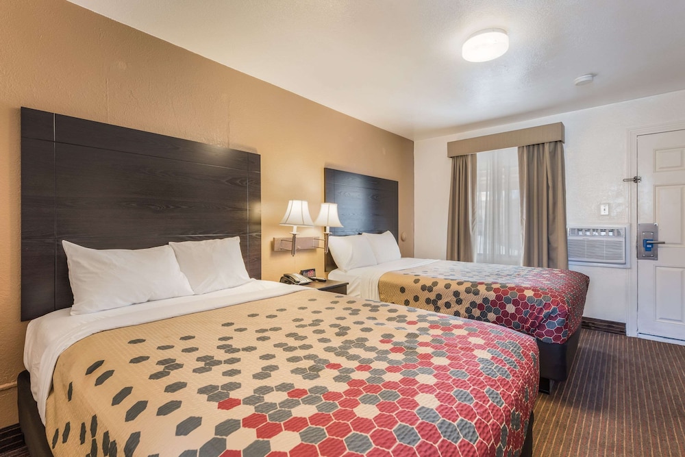 Standard Double Room, 2 Double Beds, Non Smoking - Photo 8