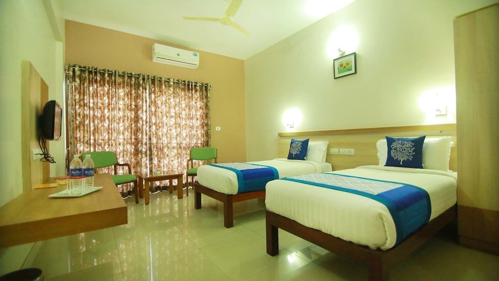Deluxe Double Room, 1 Double Bed, Smoking, Mountain View photo 2
