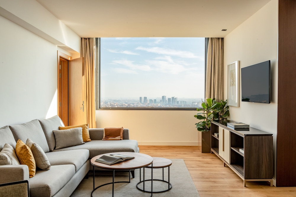 Red Level Presidential Three Bedroom Suite (4+4)