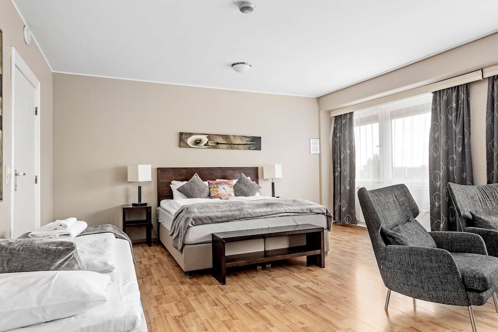 Suite, 1 King Bed, Non Smoking - Photo 1