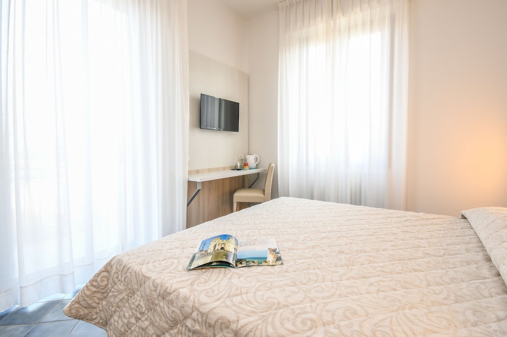 Double Room, 1 Queen Bed - Photo 23