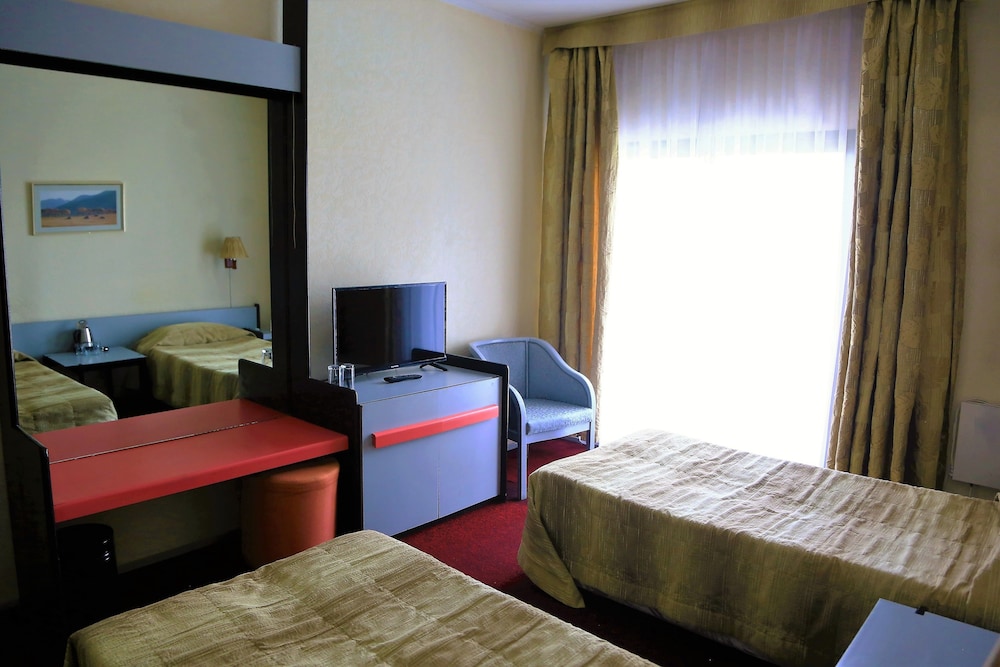 Twin Room, Pool View photo 1