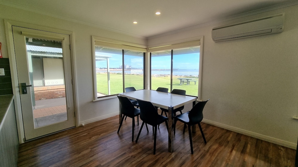 6 Berth Beachfront Unit photo 2