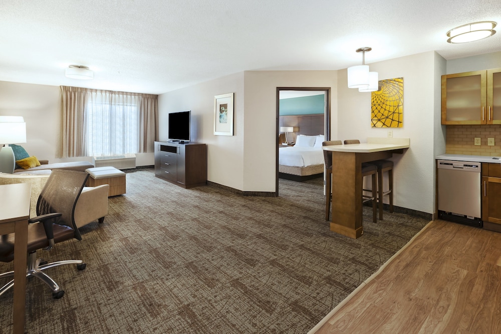 Suite, 1 Bedroom, Kitchen (Extra Floor Space) - Photo 1