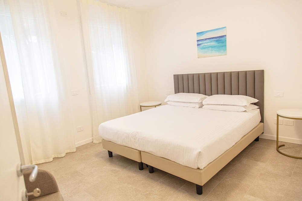 Deluxe Apartment photo 2