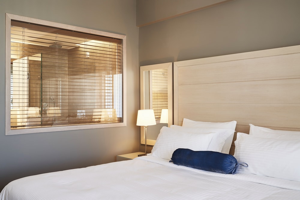Premium Double or Twin Room thumbnail 6