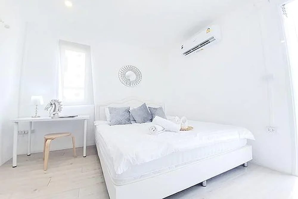Deluxe Double Room, 1 King Bed photo 1